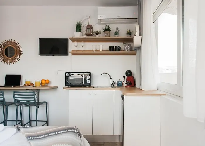 Wake Up With Acropolis View!